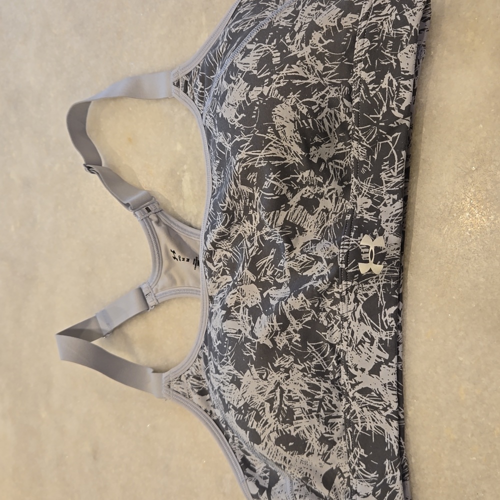 NWT UnderArmor sports bra size medium